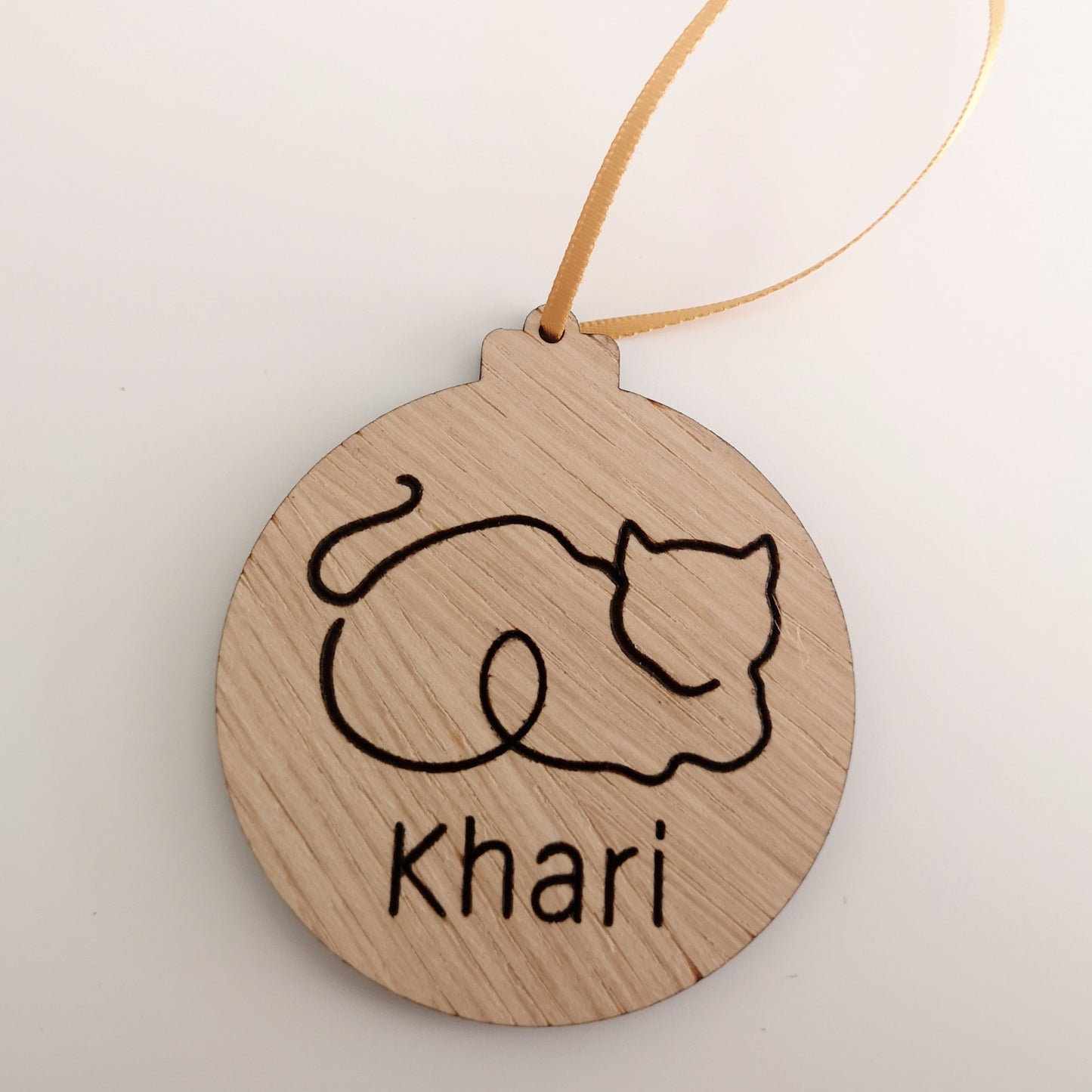 Engraved Oak Cat Outline Bauble